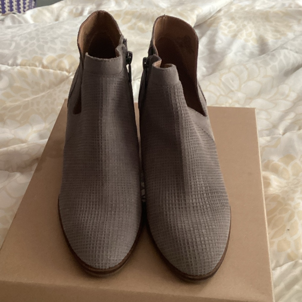 Lucky Brand Textured Gray Ankle Booties